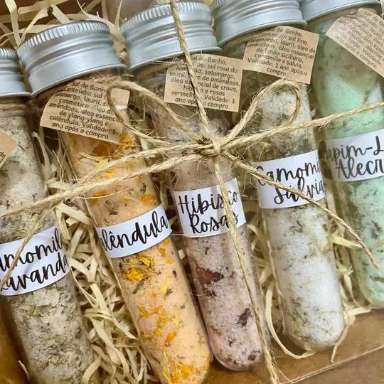 Sais de banho com flores secas